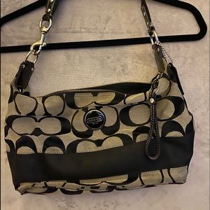 AUTHENTIC Coach shoulder bag